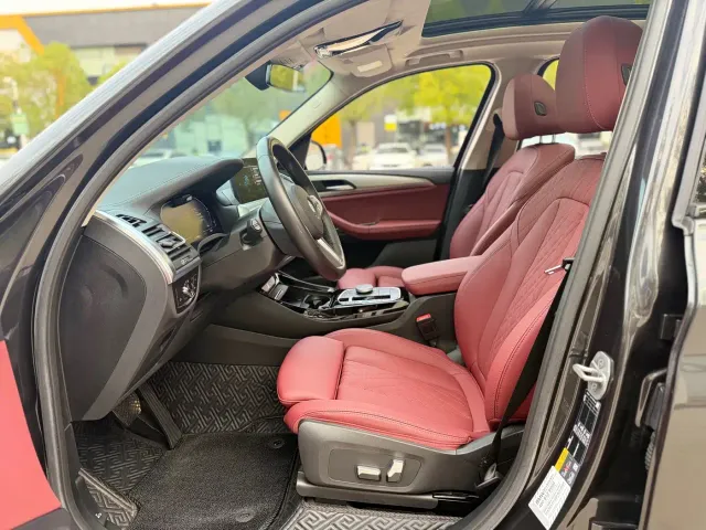 BMW iX3 — Фото автомобиля 4