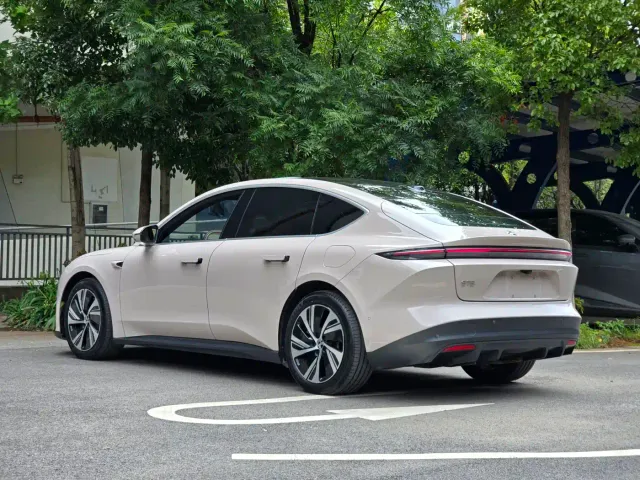 Nio ET5 — Фото автомобиля 8