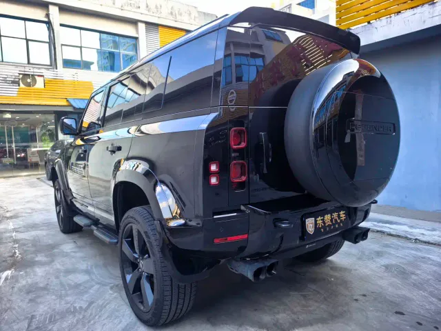 Land Rover Defender — Фото автомобиля 4