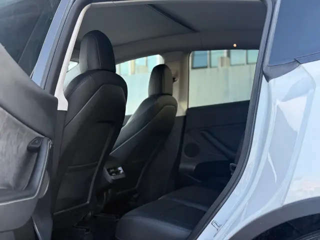 Tesla Model Y — Фото автомобиля 8
