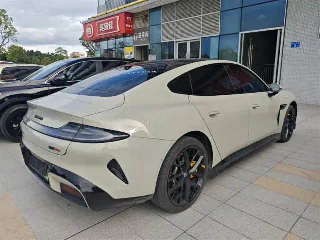 Xiaomi SU7 — Фото автомобиля 2