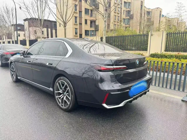 BMW 7 Series — Фото автомобиля 2
