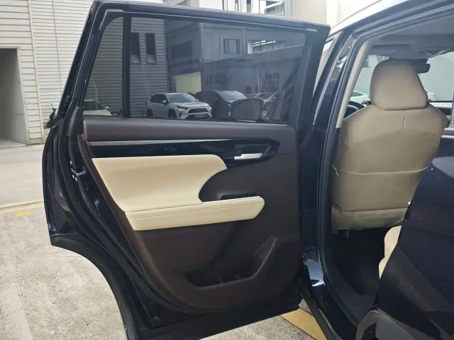 Toyota Highlander — Фото автомобиля 10
