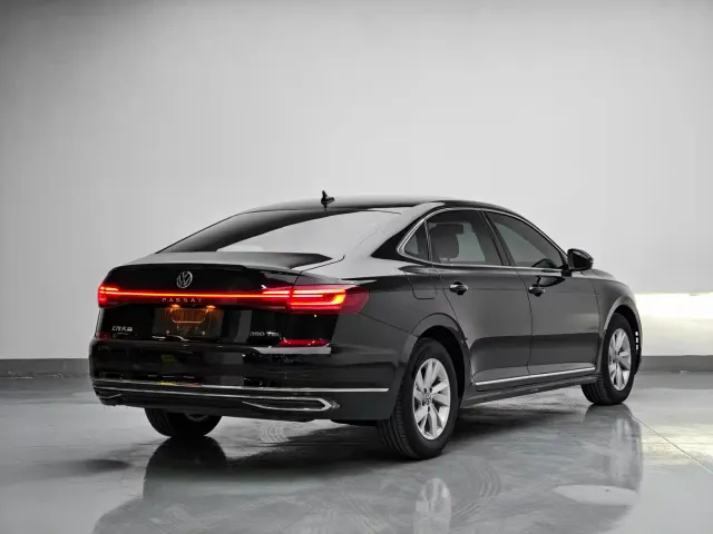 Volkswagen Passat — Фото автомобиля 5