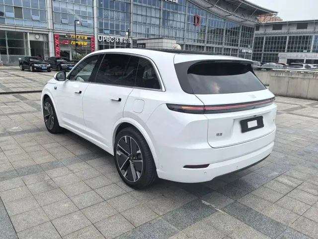 Li Auto L7 — Фото автомобиля 8