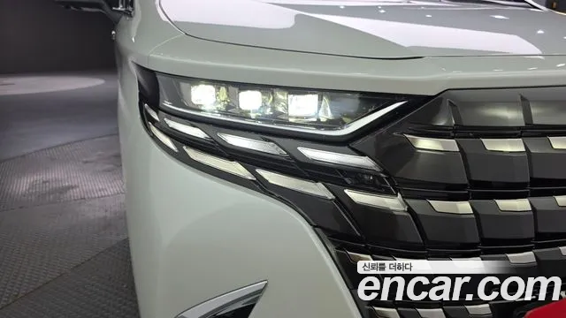 Toyota Alphard — Фото автомобиля 21