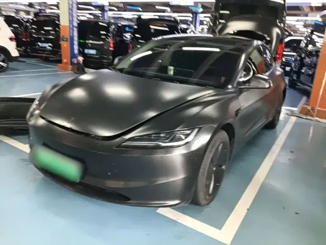 Фотография автомобиля — Tesla Model 3