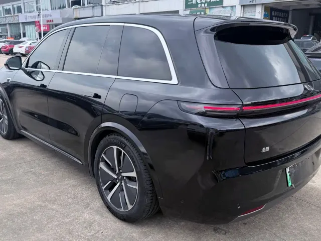 Li Auto L8 — Фото автомобиля 9