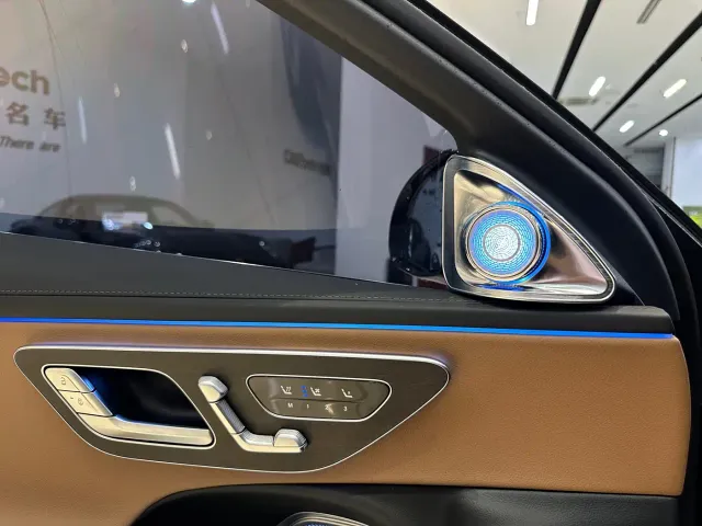 Mercedes-Benz E-Class — Фото автомобиля 8