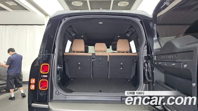 Land Rover Defender Defender (L663) 110 P300 X-Dynamic SE — Фото автомобиля 17
