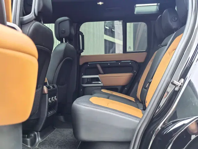 Land Rover Defender — Фото автомобиля 12