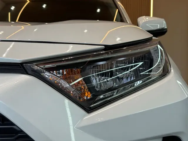 Toyota RAV4 — Фото автомобиля 15
