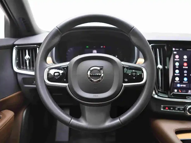 Volvo S90 — Фото автомобиля 17