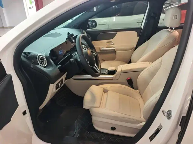 Mercedes-Benz EQA — Фото автомобиля 10