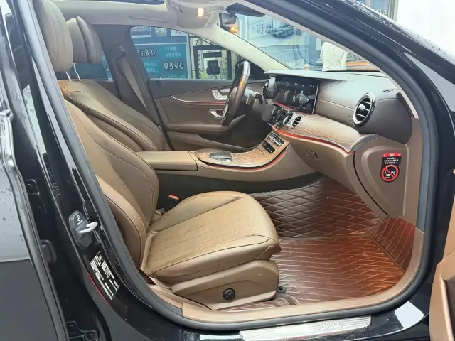 Mercedes-Benz E-Class — Фото автомобиля 16
