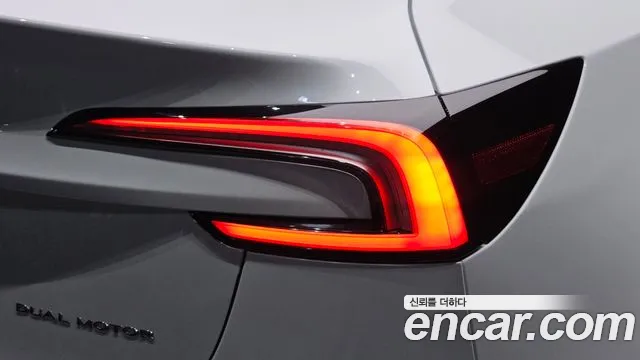 Tesla Model 3 — Фото автомобиля 23