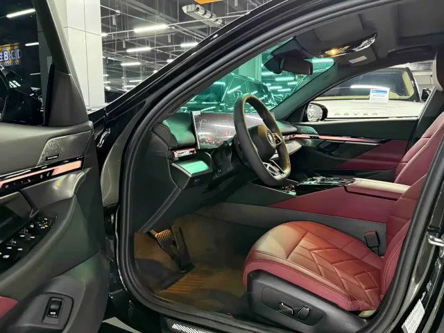 BMW 5 Series — Фото автомобиля 7
