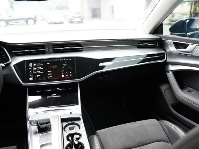 Audi A7L — Фото автомобиля 8