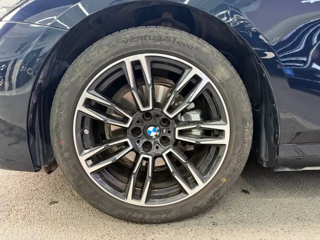 BMW 5 Series — Фото автомобиля 5