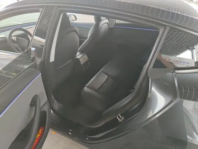 Tesla Model 3 — Фото автомобиля 6