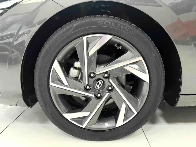 Hyundai Elantra — Фото автомобиля 16