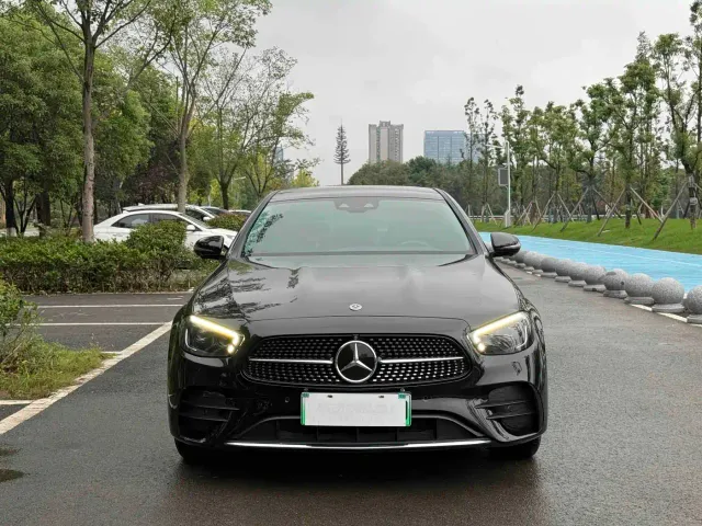 Фотография автомобиля — Mercedes-Benz E-Class