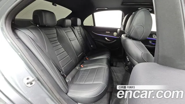 Mercedes-Benz E-Class — Фото автомобиля 9