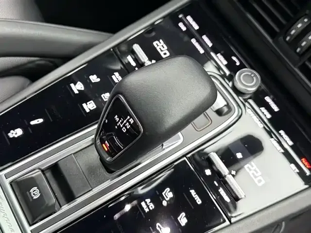 Porsche Cayenne — Фото автомобиля 12