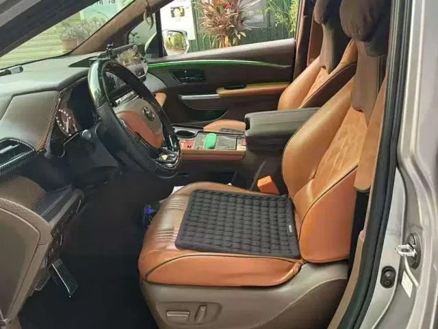 Toyota Sienna — Фото автомобиля 4