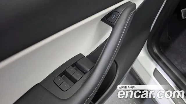 Tesla Model Y — Фото автомобиля 13