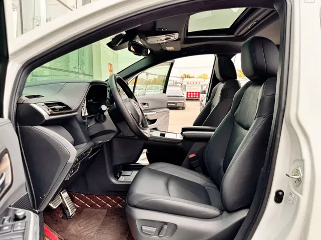 Toyota Sienna — Фото автомобиля 15
