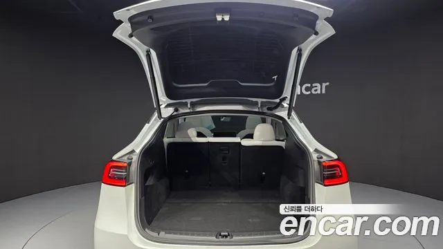 Tesla Model Y — Фото автомобиля 25