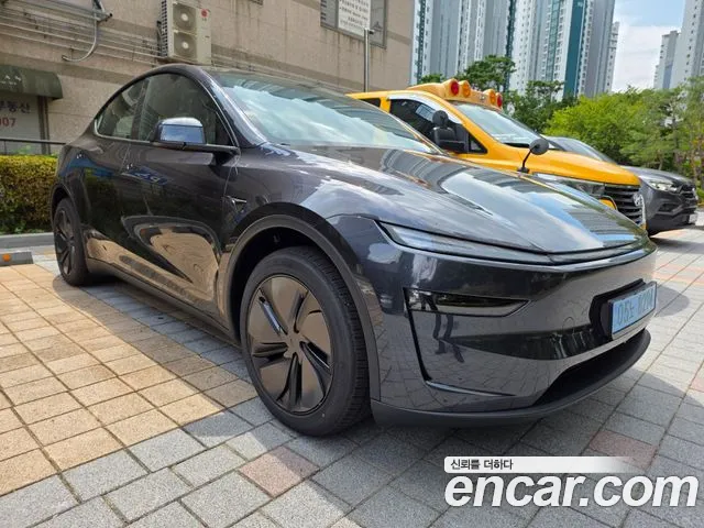 Tesla Model Y — Фото автомобиля 2