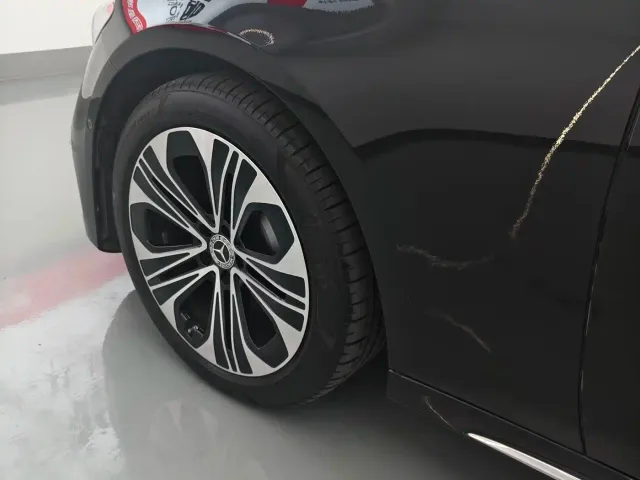 Mercedes-Benz E-Class — Фото автомобиля 7
