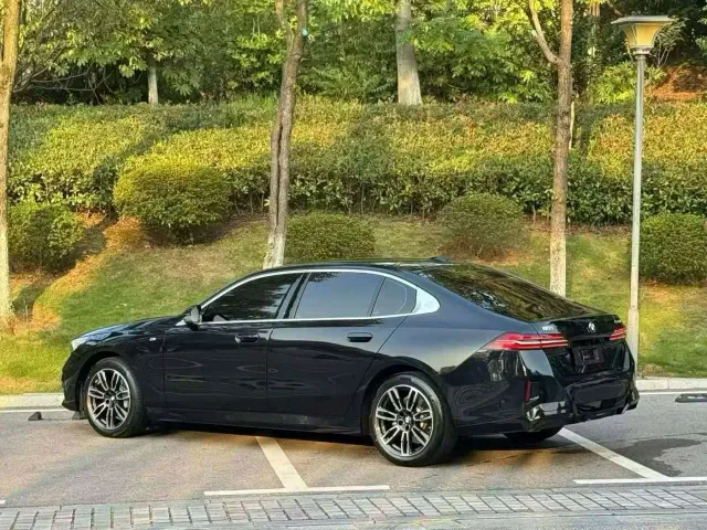BMW 5 Series — Фото автомобиля 7