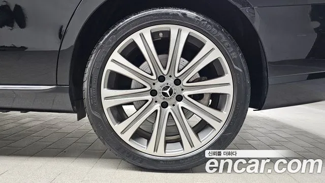 Mercedes-Benz E-Class — Фото автомобиля 19
