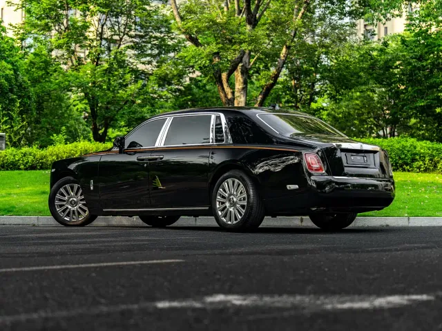 Rolls-Royce Phantom — Фото автомобиля 19