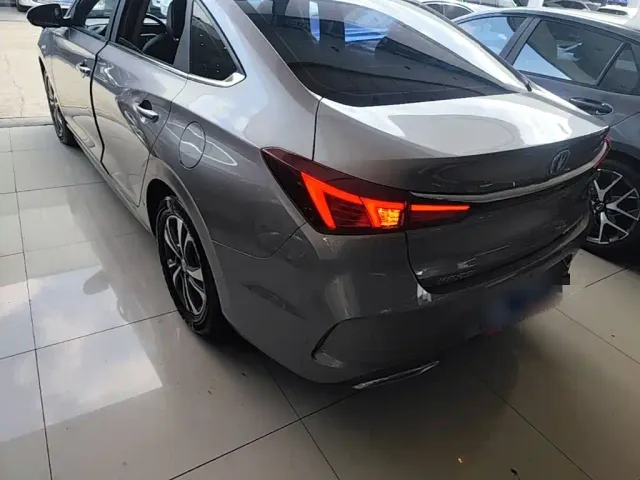 Changan Eado — Фото автомобиля 4