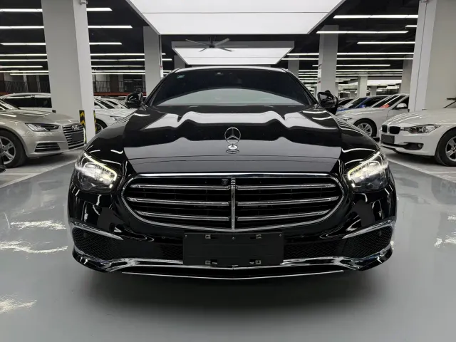 Mercedes-Benz E-Class — Фото автомобиля 2
