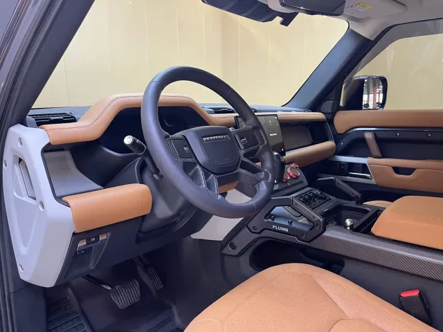 Land Rover Defender — Фото автомобиля 10