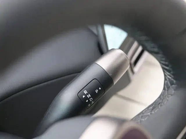 Li Auto MEGA — Фото автомобиля 14