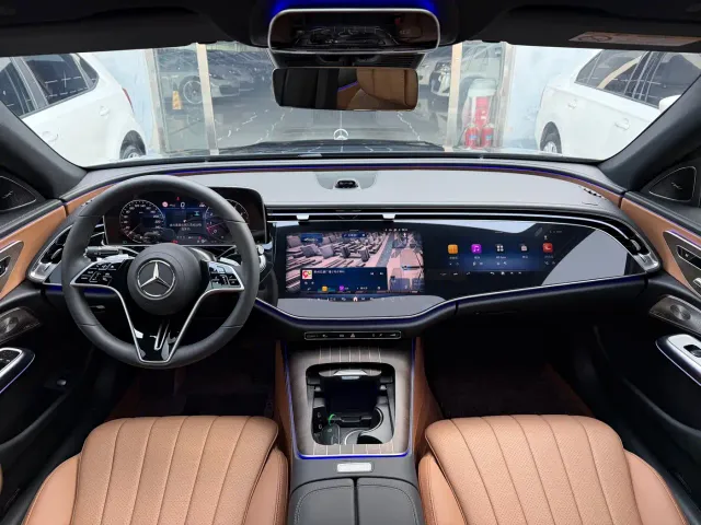 Mercedes-Benz E-Class — Фото автомобиля 4