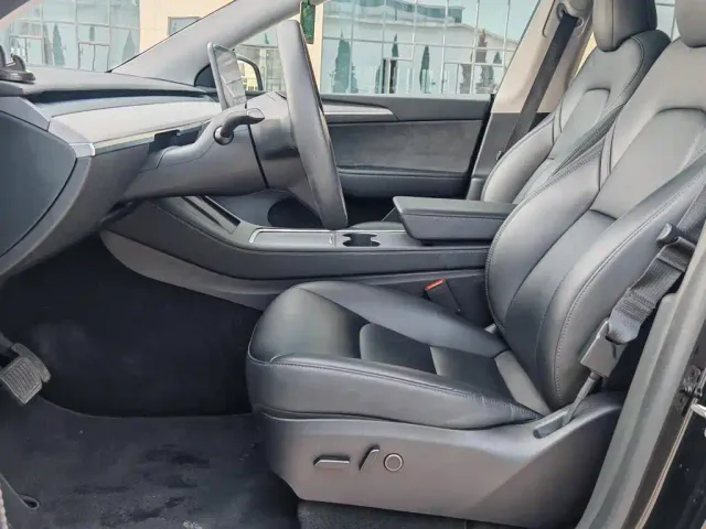 Tesla Model Y — Фото автомобиля 7