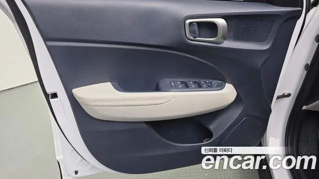 Hyundai Venue — Фото автомобиля 24