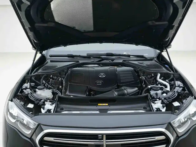 Mercedes-Benz E-Class — Фото автомобиля 6