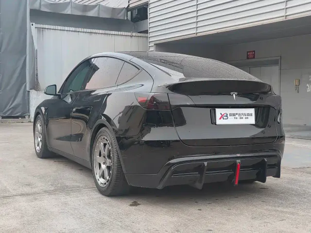 Tesla Model Y — Фото автомобиля 5