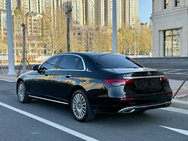 Mercedes-Benz E-Class — Фото автомобиля 14