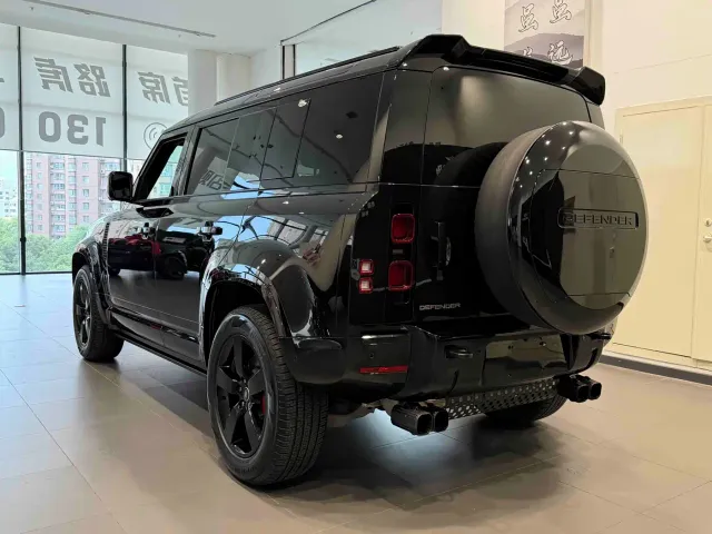 Land Rover Defender — Фото автомобиля 23