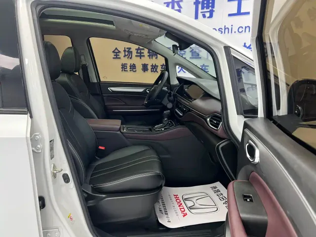 GAC Trumpchi M6 — Фото автомобиля 9