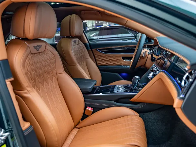 Bentley Flying Spur — Фото автомобиля 12